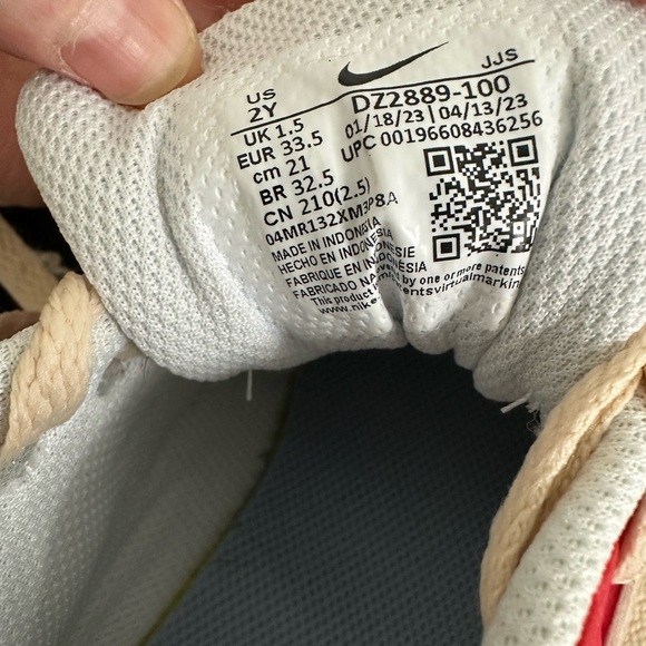 Kids Nike Air Max 90 with unique Velcro stickers for a true custom shoe - Picture 6 of 7